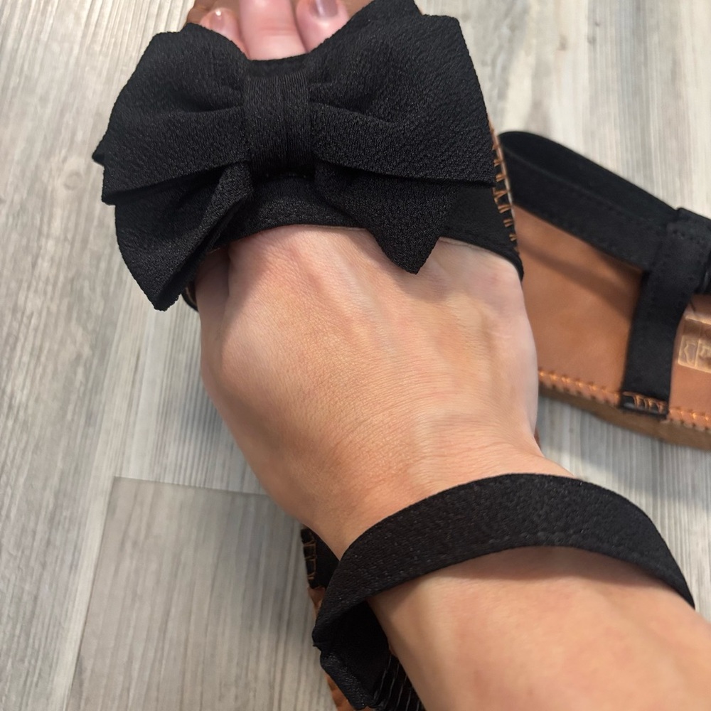 Black Sandals with Bow Detail NWT - Picture 6 of 6